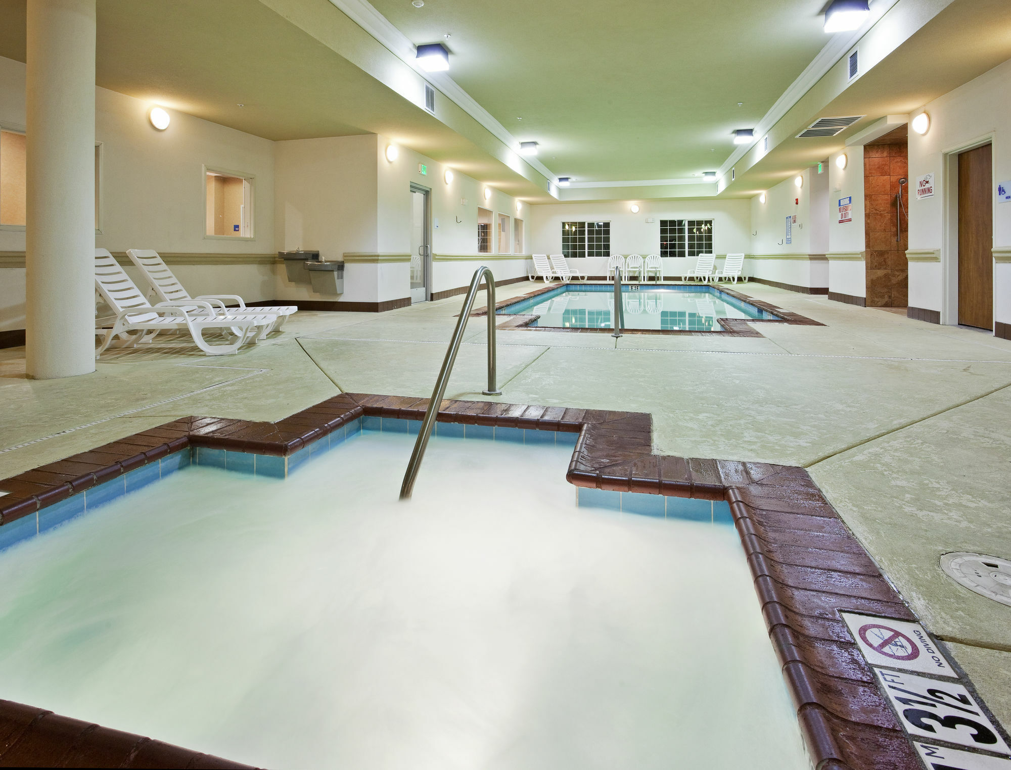 Holiday Inn Express And Suites Klamath Кламат-Фоллс Екстер'єр фото